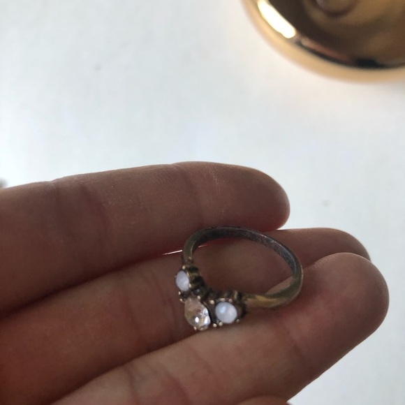 V shaped faux gemstone gold moonstone ring - Picture 6 of 7